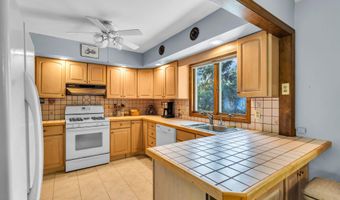 26 Allen Dr, Allentown, NJ 08501