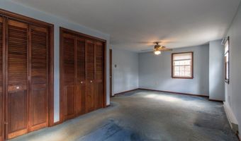 853 S West St, Agawam, MA 01030