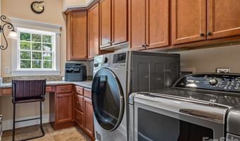 76 Edgelawn Rd, Asheville, NC 28804
