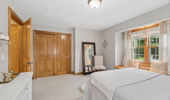 208 E APPLE CREEK Rd, Appleton, WI 54913