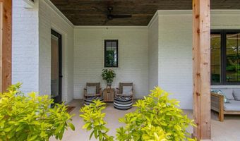 810 Caddo Dr, Benton, AR 72019