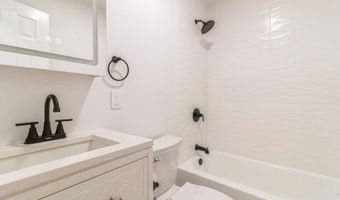 8 Laurel Dr, Brookfield, CT 06804