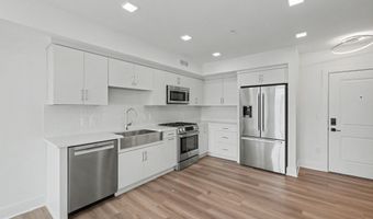 701 N HENRY St 401, Alexandria, VA 22314