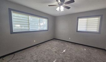 1507 Squire Ln, Aberdeen, SD 57401