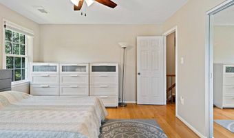 9220 BURNETTA Dr, Annandale, VA 22003