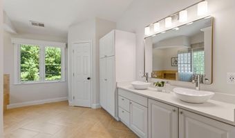 6111 35TH St N, Arlington, VA 22213