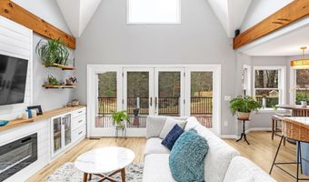 11 Pequot Ln, Hopkinton, RI 02804