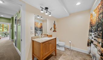 119 Moat View Dr, Albany, NH 03813