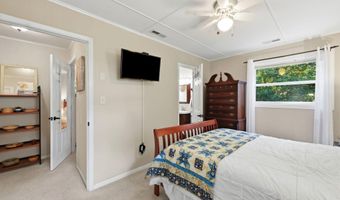 614 Country Club Dr, Arapahoe, NC 28510