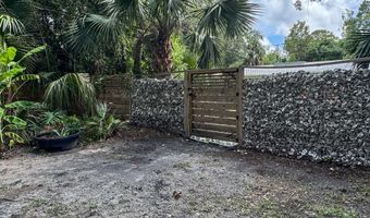 194 11th St, Apalachicola, FL 32320