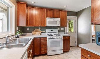 21 Alder Ln, Burlington, VT 05401