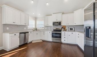 16029 Glenview St, Basehor, KS 66007