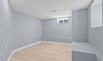 20 Summer St, Newport, RI 02840