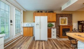 424 Lower Grassy Branch Rd, Asheville, NC 28805