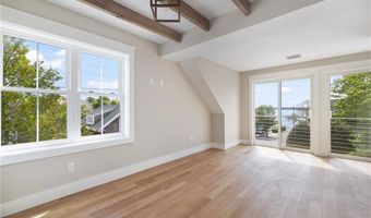 104 Second St, Newport, RI 02840