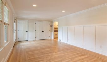 122 Sylvan Dr, East Greenwich, RI 02818