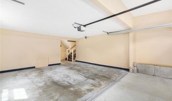 9 Valley Dr, Bristol, RI 02809