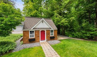 3881 Ravinewood Dr, Austinburg, OH 44010