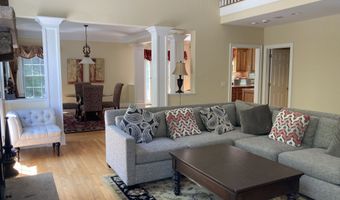 15 Logging Trail Ln, Brookfield, CT 06804