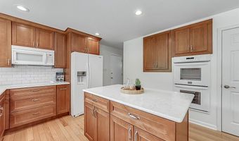 713 Barham Down Dr, Ballwin, MO 63011