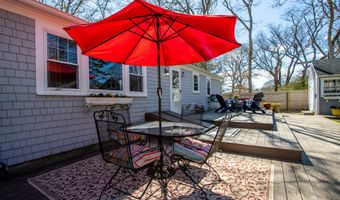 18 Sycamore St, Hyannis, MA 02601