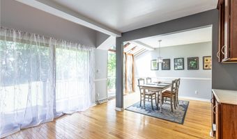 7 Hummingbird Ln, Amherst, NY 14228