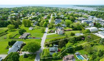 142 Honeyman Ave, Middletown, RI 02842