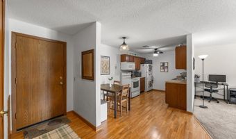 4 Pine Tree Dr 212, Arden Hills, MN 55112