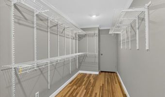 7 Springlake Ct, Ballwin, MO 63011