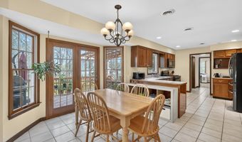 6 Amanda Ct, Airmont, NY 10952