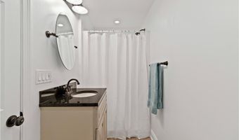 8 Belaire Mnr, Old Saybrook, CT 06475