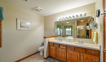 5 Warwick Ln, Athens, OH 45701