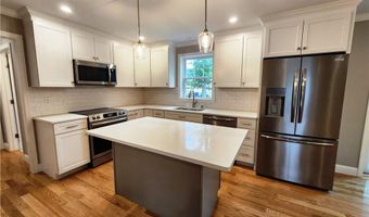 3 Sutcliffe Ave, Lincoln, RI 02865