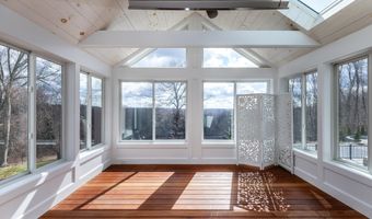 4 Sunrise Ln, Bridgewater, CT 06752