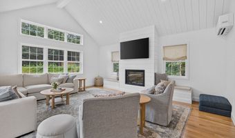 6 Hawthorne Cir, Andover, MA 01810