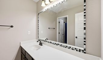 107 Walkabout Dr, Aberdeen, NC 28315