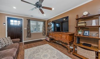 25 Cape Rd, Amityville, NY 11701