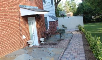 7703 NEWCASTLE Dr, Annandale, VA 22003