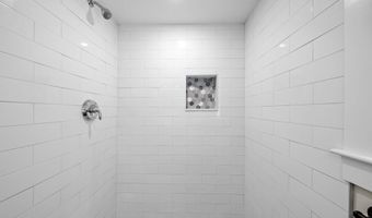 15 1st St, Bourne, MA 02532