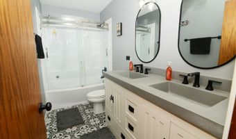 908 Mocking Bird Dr, Antioch, IL 60002