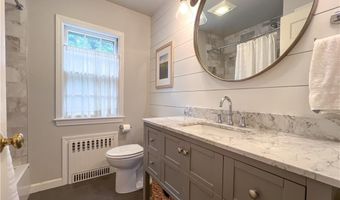 9 South Dr, Middletown, RI 02842