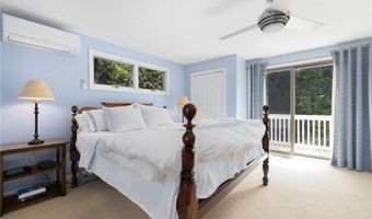 8 SCHOOL HOUSE Rd, Narragansett, RI 02882