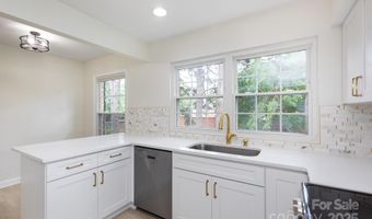 8356 Meadow Lakes Dr, Charlotte, NC 28210