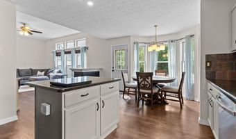1097 Pebble Brook Dr, Columbus, OH 43240