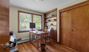 61 Richmond St, Bristol, RI 02809