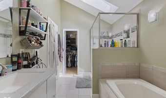 429 Glenbrook Ln, Avon, IN 46123