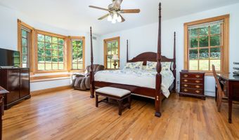 40 Old Bridge Rd, Brookfield, CT 06804