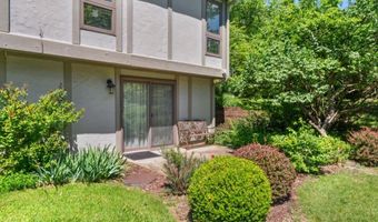 2114 Mason Lake Dr, Ballwin, MO 63011