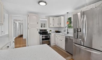 8 Charlotte Dr, Andover, MA 01810