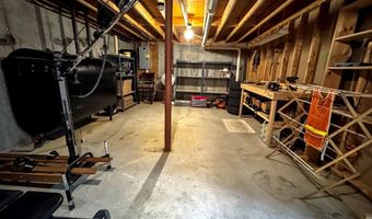 32 Albe Dr, Bennington, VT 05201